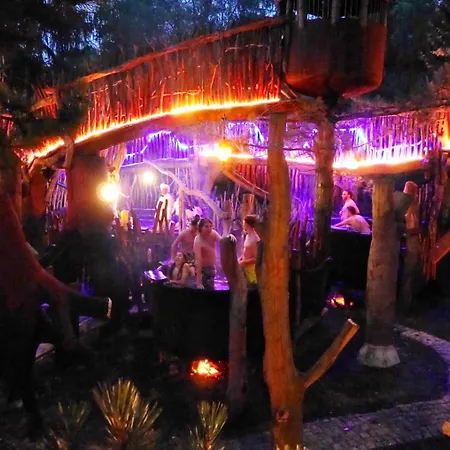 Kulturinsel-Secret World Of Turisedia: Bird'S Nest Tree Hut مكان تخييم *